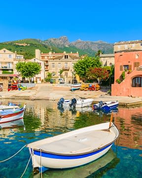 Domaine de Bagheera, Erlebnis, Bunte Fischerboote im Hafen von Erbalunga auf dem Cap Corse