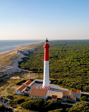 Les Couleurs de la Coubre - Charente-Maritime - Vue aérienne du phare de La Coubre à La Tremblade
