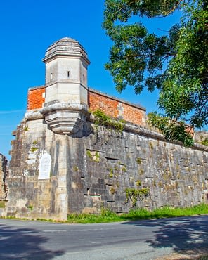 Le Logis - Charente-Maritime - Hiers-Brouage. Porte d\'entrée sur la citadelle