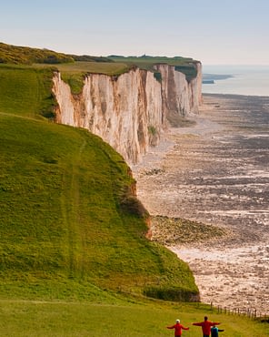 Domaine de Drancourt - Baie de Somme - Séance de méditation sur le chemin des douaniers en haut des falaises, depuis le Bois de Cise jusqu\'au bois de Rompval