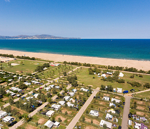 Camping Amfora - Le camping - Emplacements et accès à la mer