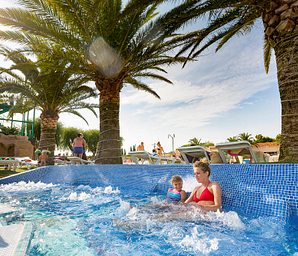 Amfora campsite - The water park - Relaxation area with anatomical benches