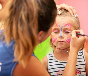 Camping Amfora - Tout pour les enfants - Atelier maquillage avec les animateurs d club enfants