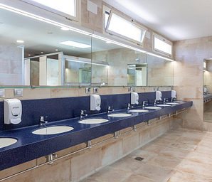 Amfora campsite - Services and shops - Showers and washbasins in one of the 4 sanitary facilities