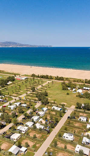 Camping Amfora - El camping - Parcelas y acceso a la playa