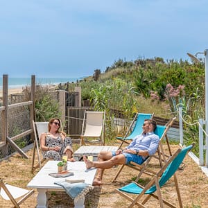 Campingplatz Beauregard Plage - Bar - erhöhte Terrasse mit Blick auf das Meer