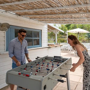 Campingplatz Beauregard Plage - Bar - Tischfußball auf der überdachten Terrasse