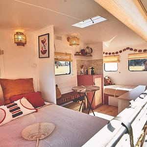 Camping Beauregard Plage - Caravane Bohème - vue des lits