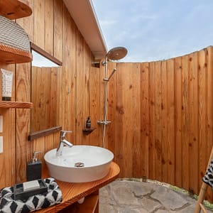 Camping Beauregard Plage - Caravan Happy Days - Douche en wastafel in de buitentoiletten
