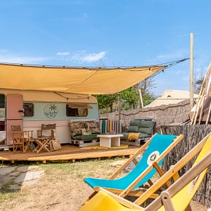 Camping Beauregard Plage - Caravane Surf - Vue extérieure de la caravane