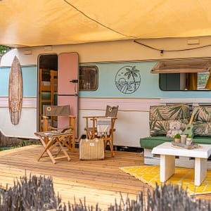 Camping Beauregard Plage - Caravane Surf - Terrasse de la caravane