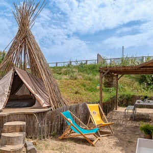 Camping Beauregard Plage - Caravane Surf - Cabane surélevée pour 2 personnes