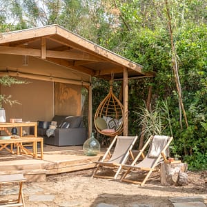 Camping Beauregard Plage - Lodgetent Bohème - Uitzicht op de tent en het terras