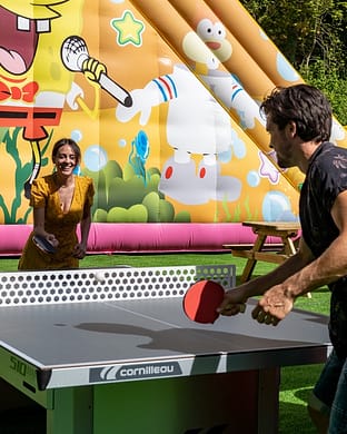 Perhe pelaa pöytätennistä - Pöytätennis - Camping Country Park Crécy-la-Chapelle