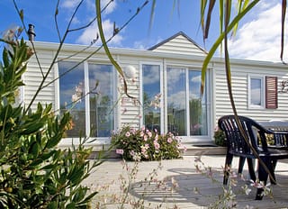 Les Mouettes campsite - Accommodation - Gardenia Cottage 3 flowers, 5 persons, 2 bedrooms, 1 bathroom - terrace