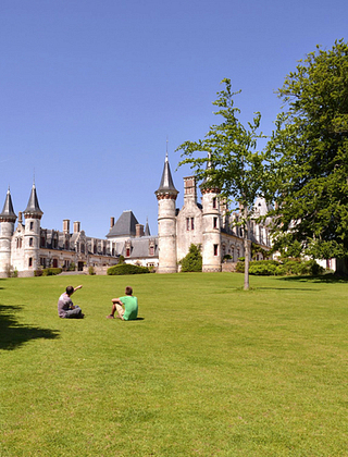 Parc du Château de Regniere Ecluse castle and park © CRT Picardie, N. Bryant