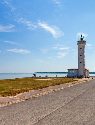 Le Hourdel, lighthouse, Cayeux-sur-Mer, France © Shutterstock