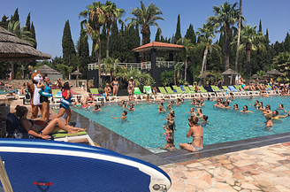Animation im Pool der Badelandschaft - Campingplatz Fréjus Ecolodge L‘Etoile d\'Argens