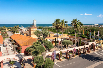 Le Brasilia campsite, services, aerial view of the place du village esplanade