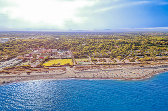Le Brasilia campsite, aerial view of the campsite and the beach