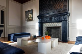 Manoir de Kerlut - Large living room and vintage fireplace