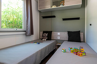 Camping la Sirène - Accommodaties - Sirène 2 - 4 personen - 2 slaapkamers - Kinderkamer