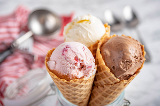 Le Brasilia campsite, vanilla, strawberry and chocolate sorbet