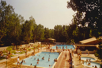 La Sirène campsite - Sirène Holidays Group - 1984, arriving at the campsite in the caravan