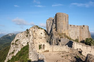 Castillo Peyrepertuse al amanecer Languedoc Francia