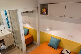 Camping la Sirène - Hébergements - Cottage 2 - 4/6 personnes - 2 chambres - Chambre enfant et salle de bain