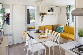 Camping la Sirène - Accommodaties - Sirène 2 - 4 personen - 2 slaapkamers - Woonkamer/keuken