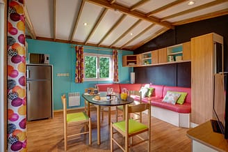 Camping Les Mouettes - Accommodaties - Chalet Canopia Premium, 6 personen, 3 slaapkamers, 1 badkamer - woonkamer
