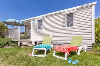 Les Mouettes campsite - Accommodation - Caraïbes Cottage, 4 flowers, 4 persons, 2 bedrooms, 1 bathroom - terrace