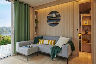 Camping Les Mouettes - Hébergements - Cottage Gardenia Premium, 6 personnes, 3 chambres, 2 salles de bain - salon