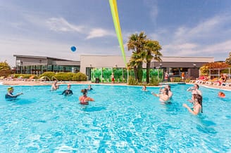 Les Mouettes campsite - The water park - Water volleyball in the Blue Lagoon area