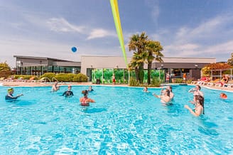 Camping Les Mouettes - Le parc aquatique - Aqua volley au Blue Lagon