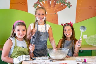 Campingplatz Les Mouettes - Kinderanimationen - Kinder beim Kochkurs