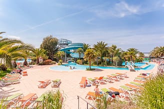 Les Mouettes campsite - The water park - View of the Blue Lagoon, sunloungers and water slide
