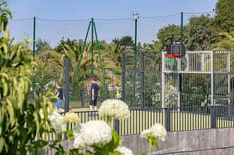 Campingplatz Les Mouettes - Aktivitäten und Animationen - Blick auf den Multisportplatz