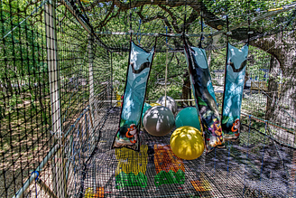 Camping le Bois de Valmarie - Waterpark - Uitzicht op de twee zwembaden en ligstoelen
