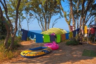 Emplacement Bord de mer 1ère ligne (tente ou caravane ou camping-car)