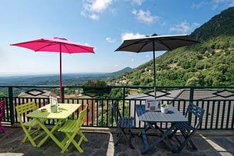 Domaine de Bagheera, Erlebnis, das Dorf von Cervione, Terrasse eines Restaurants