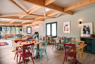 Camping Sainte Brigitte - Restauration - Salle intérieure du restaurant