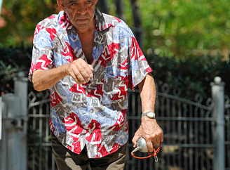 Le Brasilia campsite, activities, petanque, boules player
