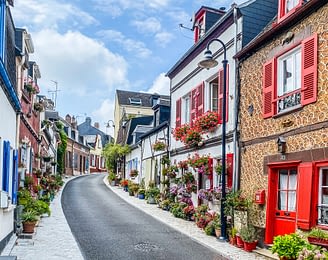 Domaine de Drancourt - Baie de Somme - Belle rue traditionnelle fleurie Saint-Valery-sur-Somme