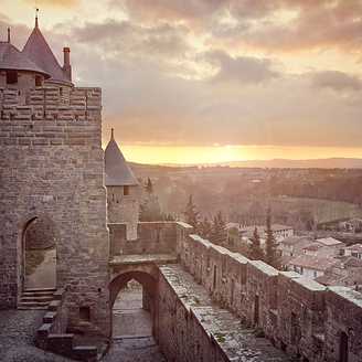 Campingplatz Le Brasilia, Blick auf die Stadtmauern von Carcassonne © Shutterstock