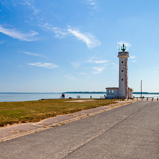 Le Hourdel, lighthouse, Cayeux sur Mer, France © Shutterstock
