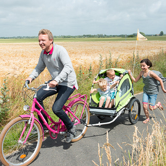 Famille qui fait du vélo ©Somme Tourisme, X.Renoux