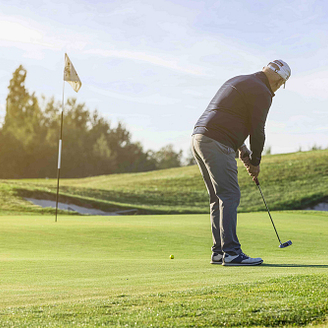 Close-up on a golfer - Golfing Crécy-la-Chapelle - Domaine de Crecy