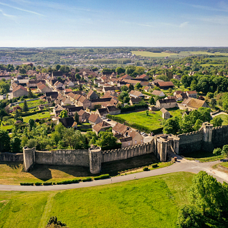 Luchtfoto van de middeleeuwse stad Provins in Seine et Marne - Provins